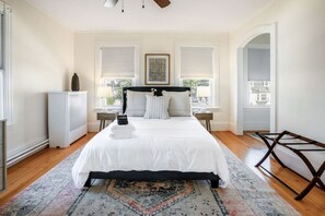 4 bedrooms, desk, iron/ironing board, travel crib