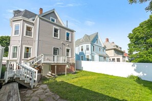 Exterior - 5 Bedroom Historic Home minutes to Boston with Yard (Medford)