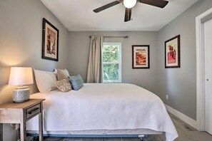 2 bedrooms, iron/ironing board, WiFi, bed sheets - Tranquil Bungalow: Your Gateway to Desert Bliss! (Kanab)