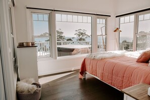 3 bedrooms, desk, iron/ironing board, travel crib