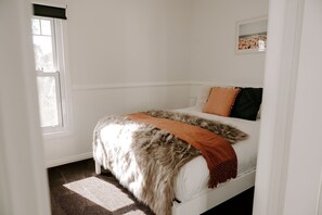 3 bedrooms, desk, iron/ironing board, travel cot