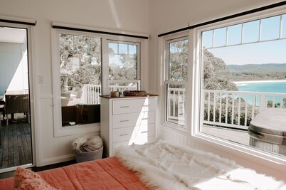 THE BILLOWS - BINALONG BAY.  Hamptons style escape overlooking the Bay of Fires.
