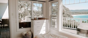 THE BILLOWS - BINALONG BAY. Hamptons style escape overlooking the Bay of Fires.