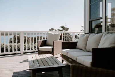 THE BILLOWS - BINALONG BAY.  Hamptons style escape overlooking the Bay of Fires.