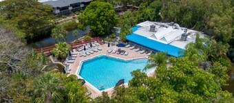 Newly Renovated Park Shore Resort Deluxe Suite 238