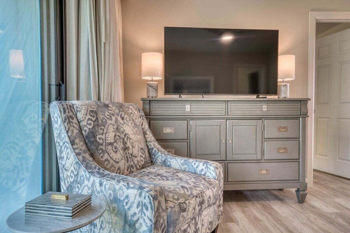 Newly Renovated Park Shore Resort Deluxe Suite 238 - Naples, FL
