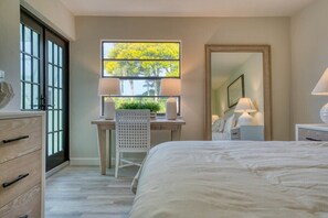 2 bedrooms, desk, WiFi, bed sheets - Newly Renovated Park Shore Resort Deluxe Suite 238 (Naples)