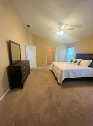 3 bedrooms, iron/ironing board, WiFi, bed sheets - Beautiful 3/2 House in Riverview. (Riverview)