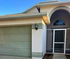 Exterior detail - Beautiful 3/2 House in Riverview. (Riverview)