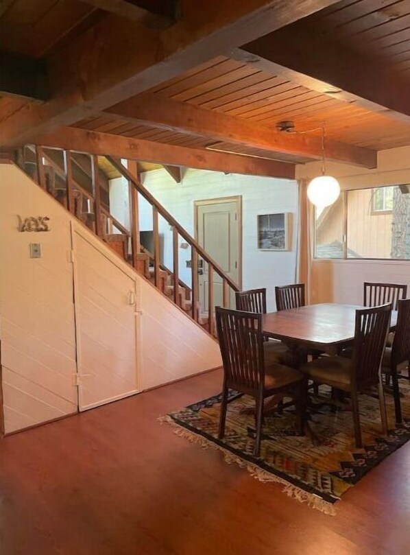 Dining - Beautiful Cabin Gated Park Pinecrest Dodge Ridge (Long Barn)