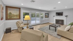 A living room with a fireplace, a sofa, a coffee table, and a television. - Tranquil retreat in Fairfax: your home away from home (Fairfax)