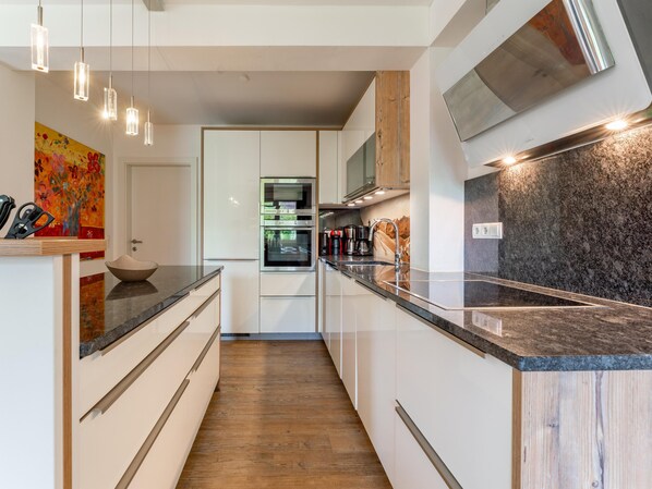 Réfrigérateur, four, plaque de cuisson, lave-vaisselle