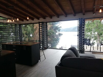 Cabaña Moderna Junto al Lago