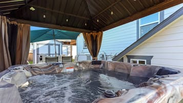 Bain à remous extérieur
