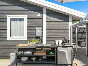 Fridge, dishwasher, cookware/dishes/utensils