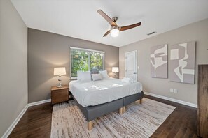 2 bedrooms, desk, iron/ironing board, free WiFi