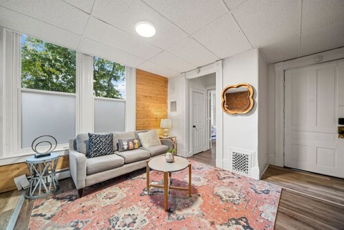 Cozy Studio with Parking | Near UC, Zoo, Downtown