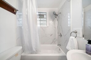 Kostenlose Toilettenartikel, Haartrockner