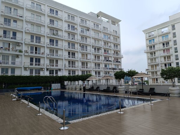 Pool - 9 Bedrooms 9 Bathrooms 1Pool Charming studio with terrace overloking the Lucknow (Lucknow)