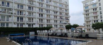 9 Bedrooms 9 Bathrooms 1Pool Charming studio with terrace overloking the Lucknow