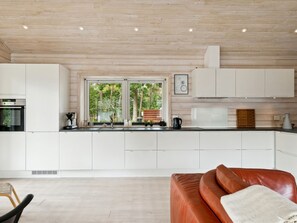 Fridge, microwave, dishwasher, cookware/dishes/utensils