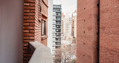 Cosy Local Artist's Flat, Central Location, Fully Equipped