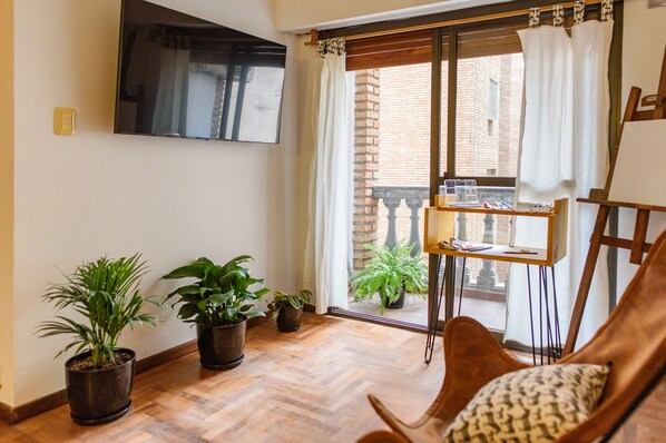 Appartement, 1 chambre, balcon, vue ville | Salle de séjour