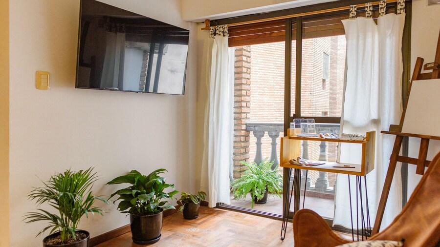 Cosy Local Artist's Flat, Central Location, Fully Equipped