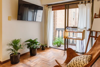 Cosy Local Artist's Flat, Central Location, Fully Equipped