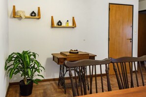 Apartamento, 1 quarto, sacada, vista para a cidade | Sala de estar