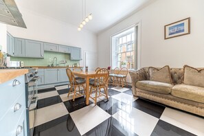 บริเวณนั่งเล่น