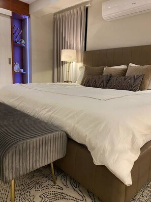 1 bedroom, desk, iron/ironing board, WiFi