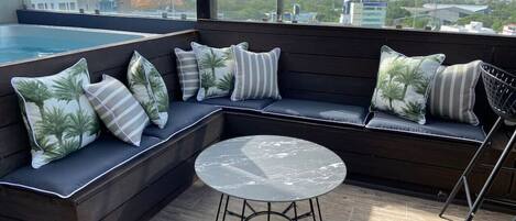 Tina de hidromasaje al aire libre