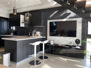 Kühlschrank, Mikrowelle, Ofen, Herdplatte