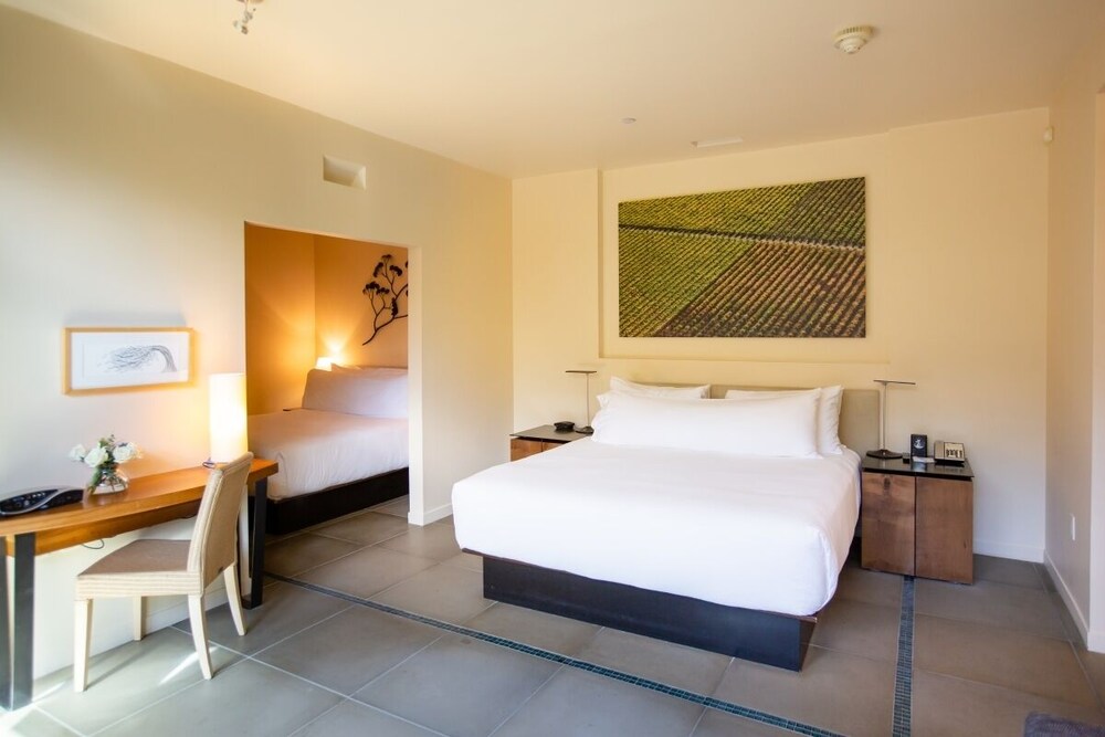 Enhanced Amenities and Personalized Docent Service! Rooftop Pool, Gas