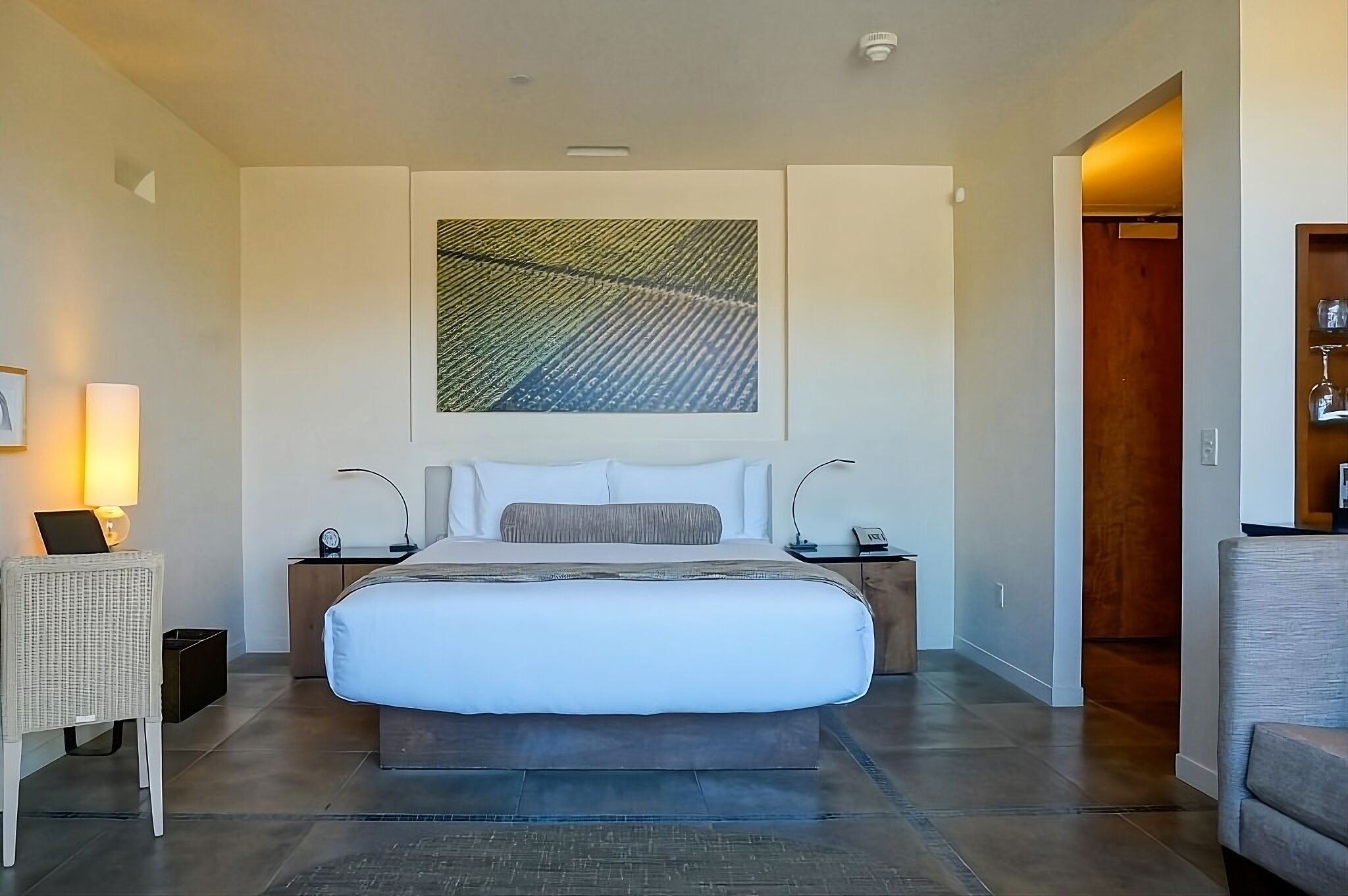 Comfort and Convenience! Rooftop Pool, Bike Rental! Near Vintners Golf Club!