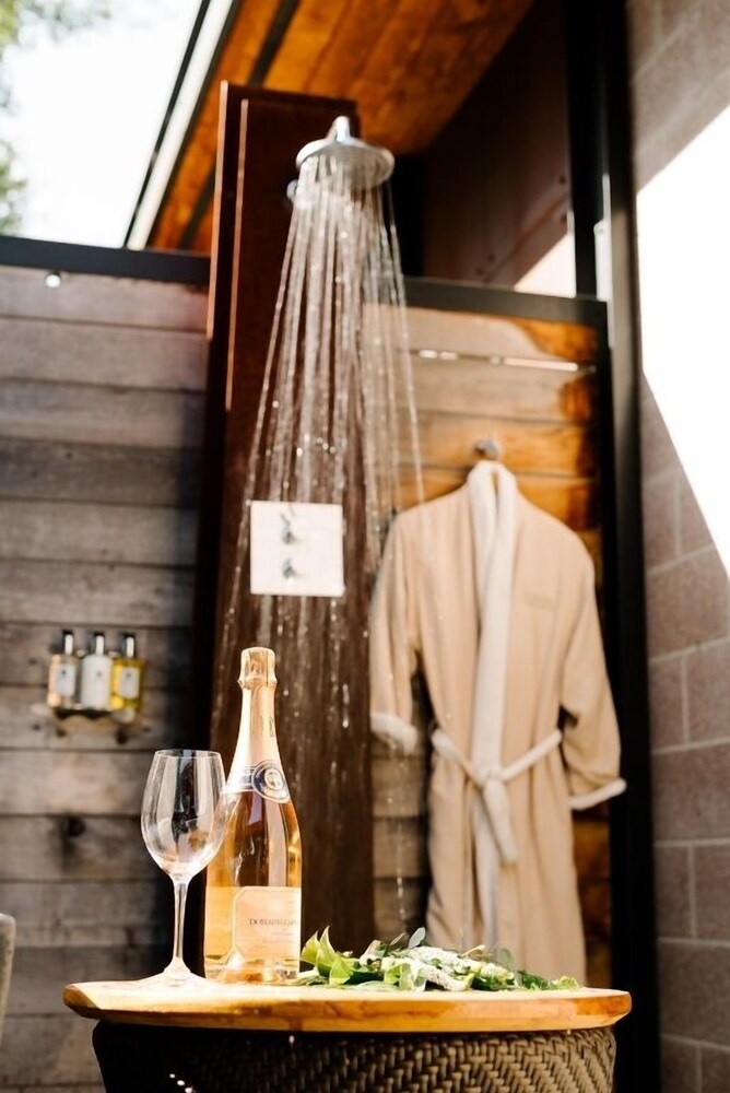 Perfect Napa Valley Luxurious Retreat! Rooftop Pool, Onsite Spa