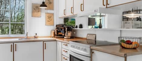 Fridge, microwave, oven, cookware/dishes/utensils