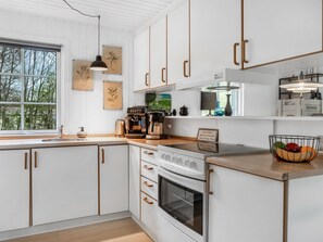 ثلاجة، ميكروويف، فرن، مستلزمات طهي/أطباق/أوعية