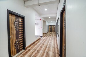 Lobby - FabExpress MVR Services Sector 55 (Noida)