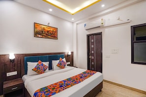 Egyptian cotton sheets, premium bedding, in-room safe, free WiFi - FabExpress MVR Services Sector 55 (Noida)