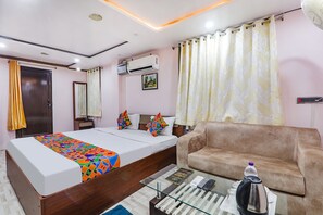Egyptian cotton sheets, premium bedding, in-room safe, free WiFi