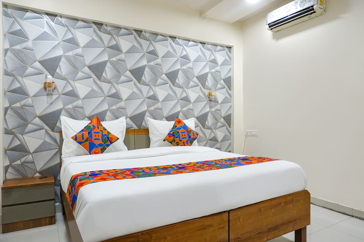 Egyptian cotton sheets, premium bedding, in-room safe, free WiFi