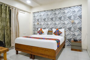 Egyptian cotton sheets, premium bedding, in-room safe, free WiFi