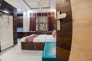 Egyptian cotton sheets, premium bedding, in-room safe, free WiFi