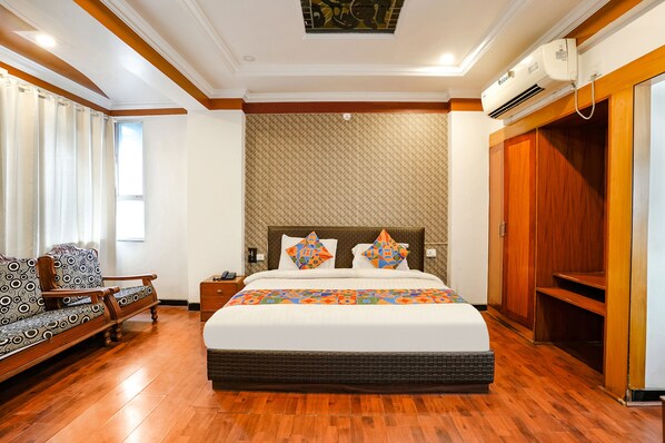Deluxe Room | Egyptian cotton sheets, premium bedding, in-room safe, free WiFi - Fabhotel Silver Inn Ii (Nashik)