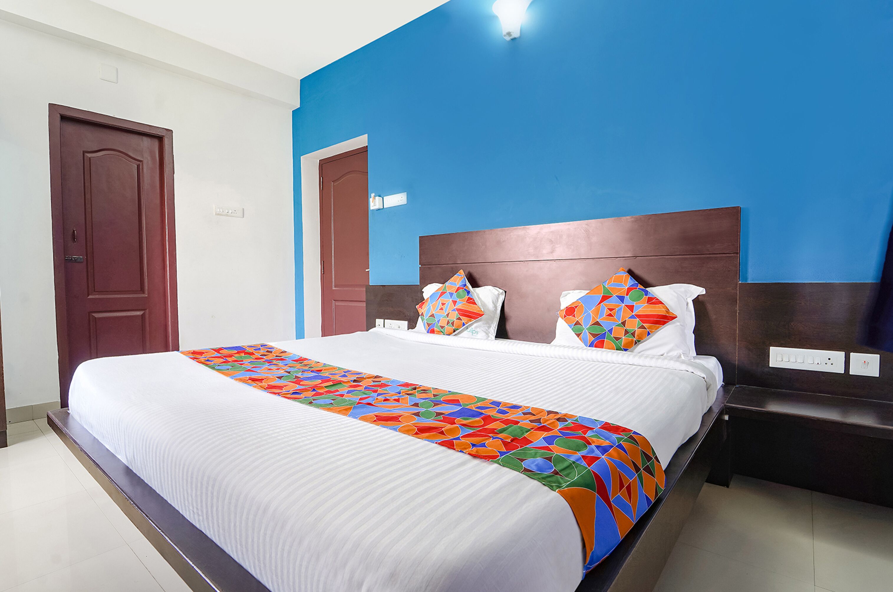 deluxe room | egyptian cotton sheets, premium bedding, in-room safe, free wifi