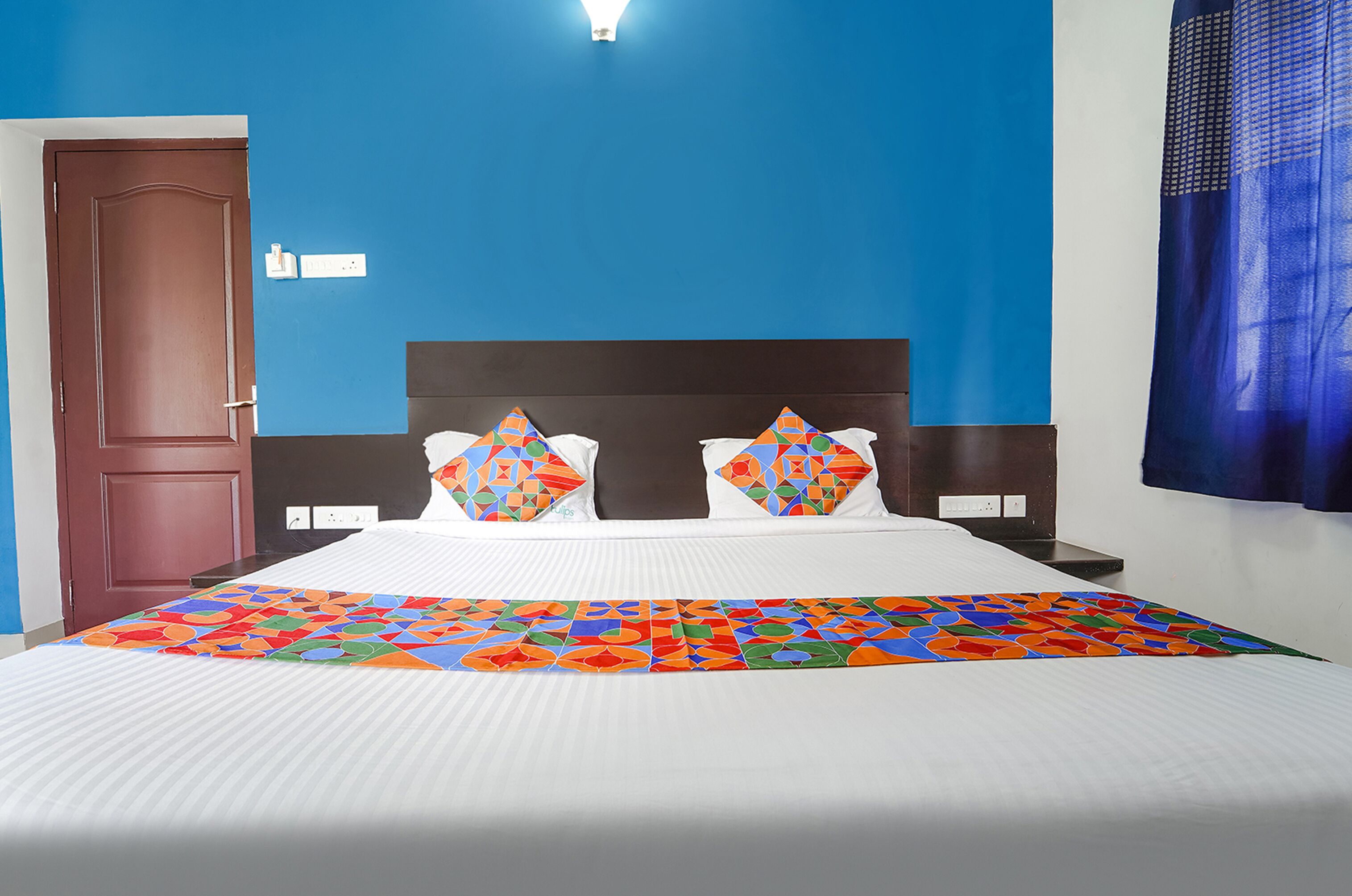 deluxe room | egyptian cotton sheets, premium bedding, in-room safe, free wifi