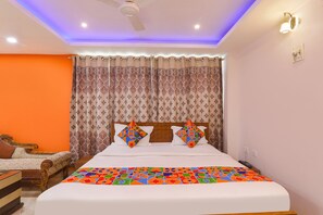 Deluxe Room | Egyptian cotton sheets, premium bedding, in-room safe, free WiFi - Fabhotel Mega Royal (Danapur)