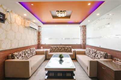 Fabhotel Mega Royal